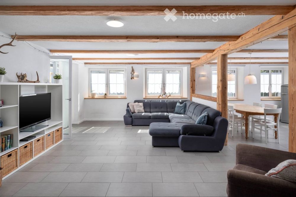 Wohnen und arbeiten im freistehenden 6.5-Zimmer-Einfamilienhaus -  Bild 1