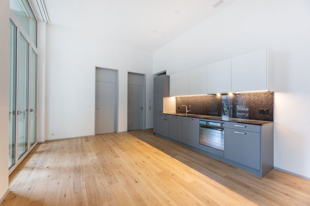 Letzte verfügbare Neubau-Maisonettewohnung mit imposanter Raumhöhe! - Bild 1