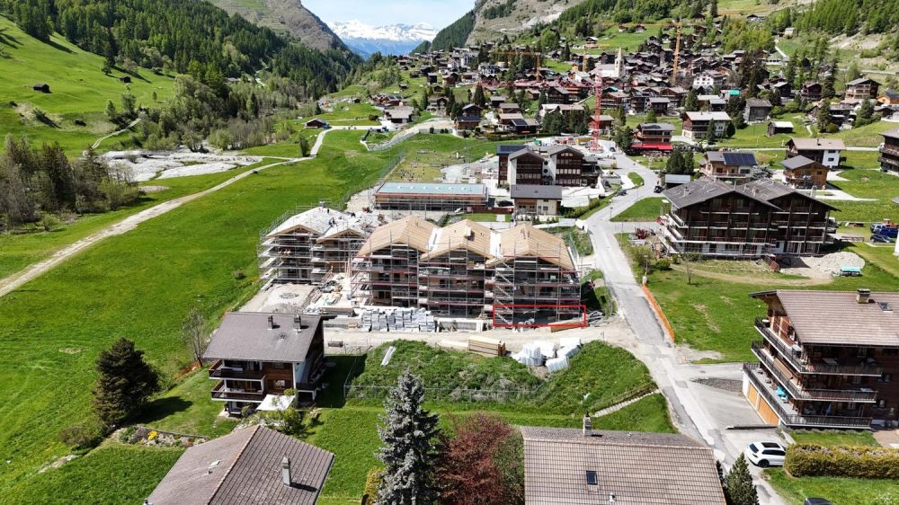 Prächtiges Erdgeschoss-Reihenhaus mit 4.5 Zimmern in Evolène -  Bild 1