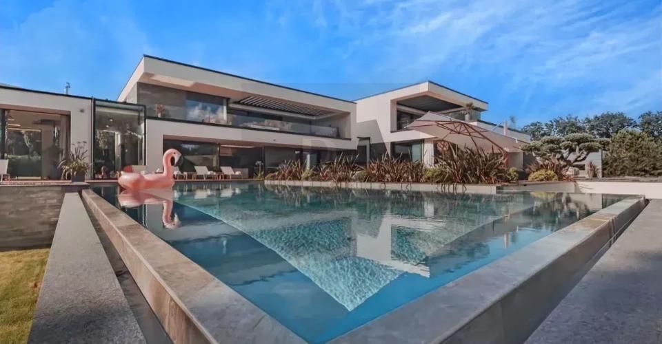 Grande Villa ? Retraite contemporaine ultra-privée aux portes de Genèv - Villa 20 pièces - image - 2