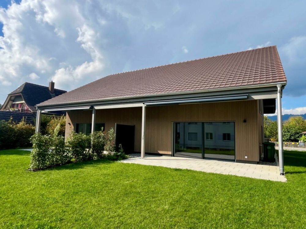 Topmoderne 5,5-Zimmer-Doppel-Einfamilienhäuser in Schwadernau BE - Bild 1