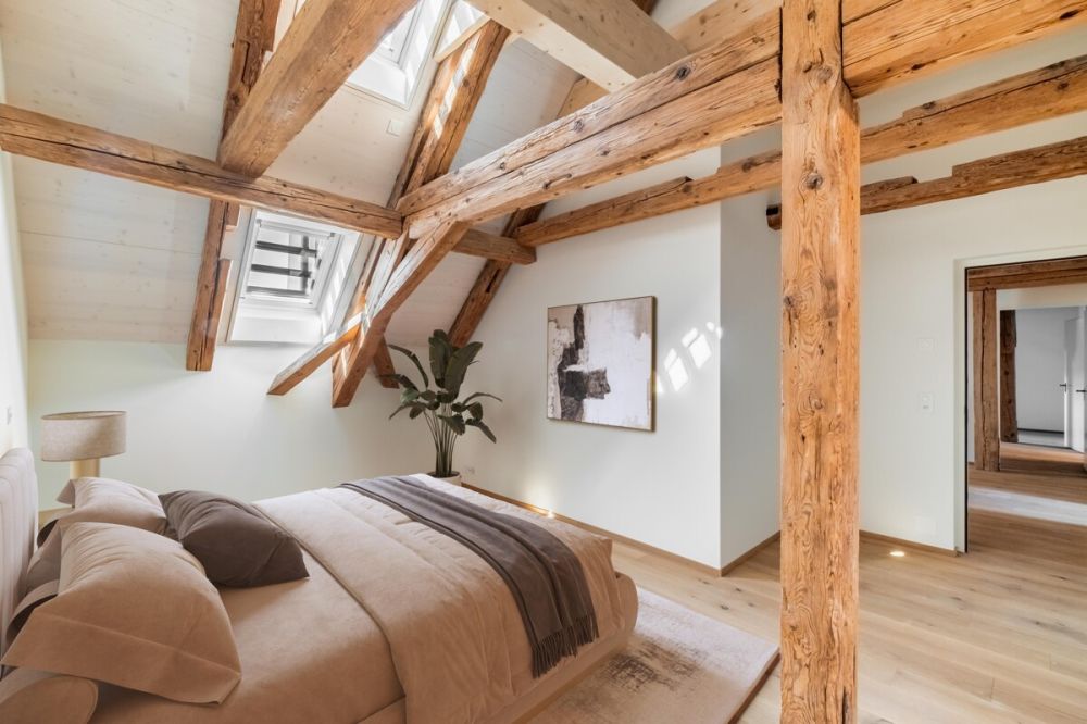 Zizers: stilvolle Turmwohnung mit Blick auf die Bündner Berge - Schlafzimmer