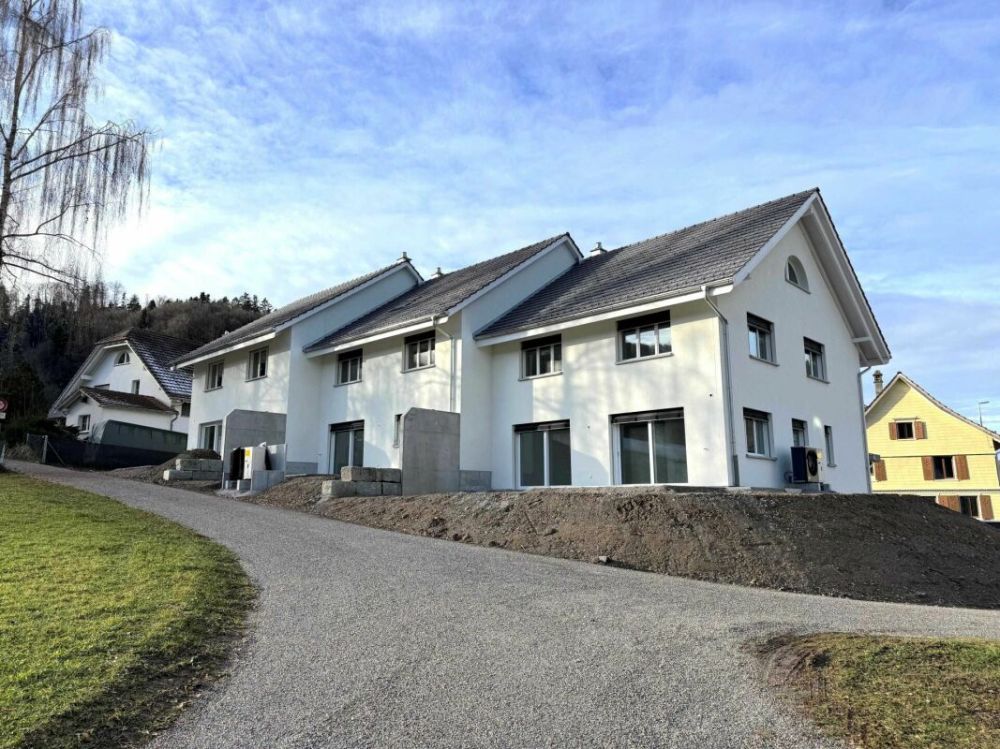 Drei 5.5 Zimmer Wohnhaus - charmant, naturnah, individuell - Bild 3