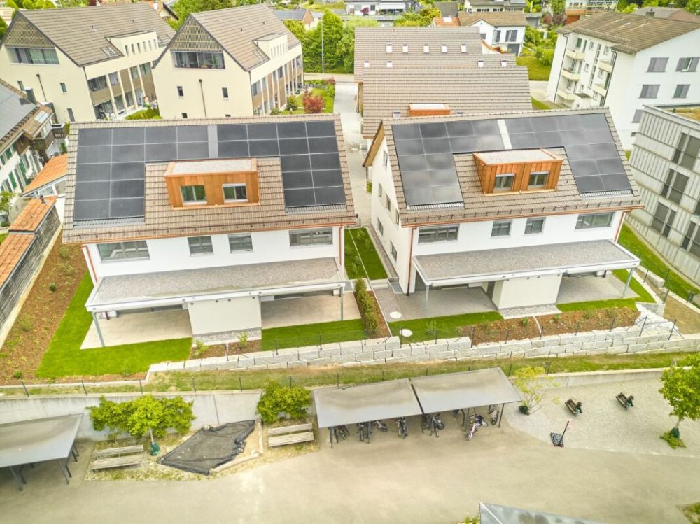 6 1/2-Zimmer-Doppeleinfamilienhaus mit nutzbarer Landfläche -  Bild 2
