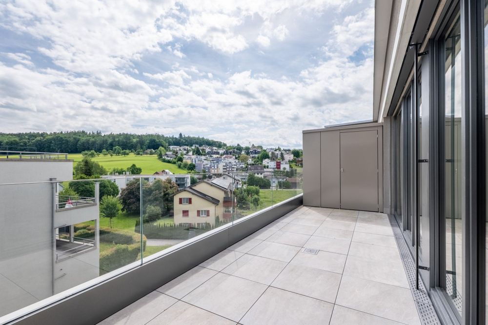 Attika-Erstbezug in Wil SG. Licht, Raum und zwei Terrassen mit Stadtblick -  Bild 2