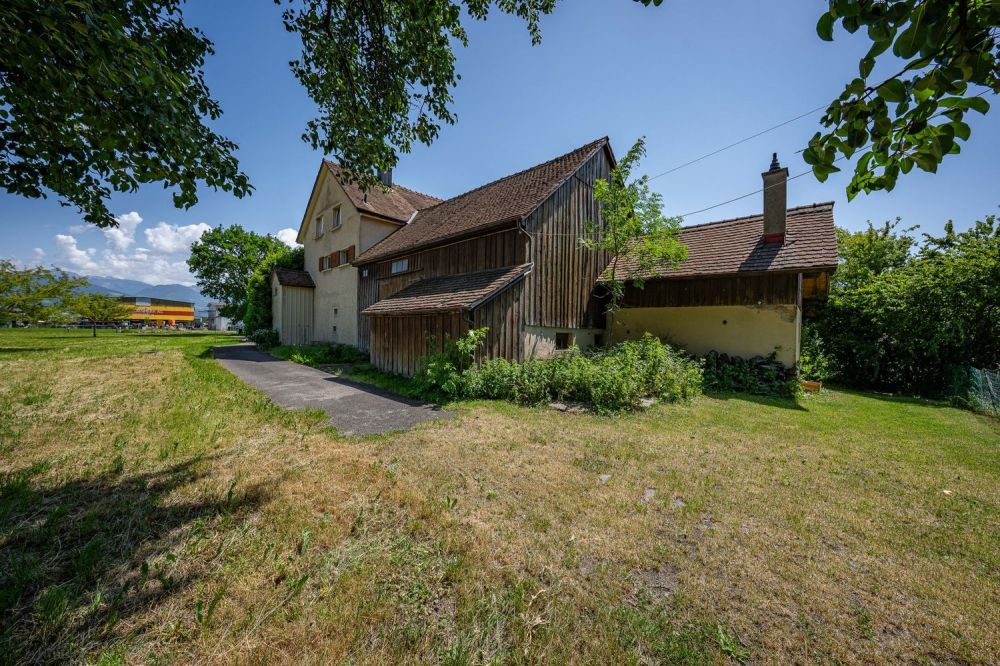 Einfamilienhaus mit Ökonomiegebäuden -  Bild 5