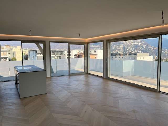 Massagno: attico con roof terrace e vista aperta - Bild 2