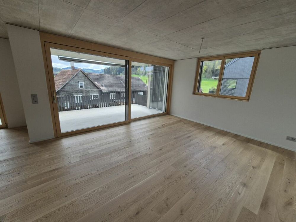 Erstbezug 4.5 Zimmer im 2. Obergeschoss mit grossem Balkon - Wohnen
