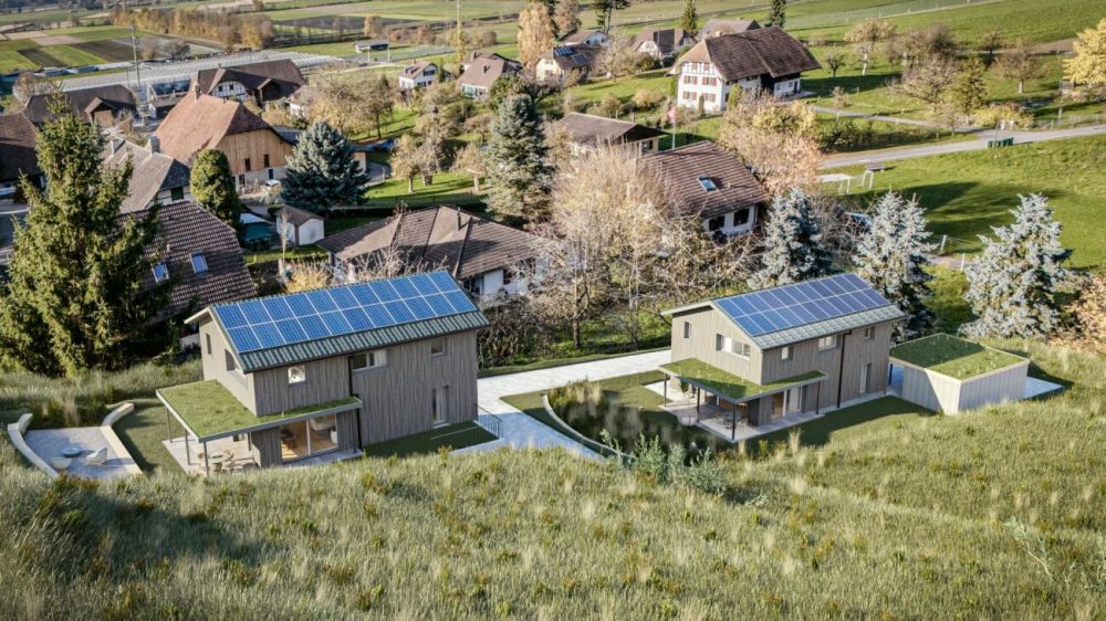 Zeitgemässer Neubau mit naturnahem Wohngefühl - Aussenansicht der beiden Einfamilienhäuser