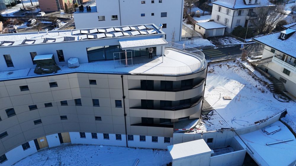 Div Moderne 2.5-4.5-Zimmer Wohnungen mit Balkon und Duplex Attika mit Terrasse in Schmitten - Bild 2