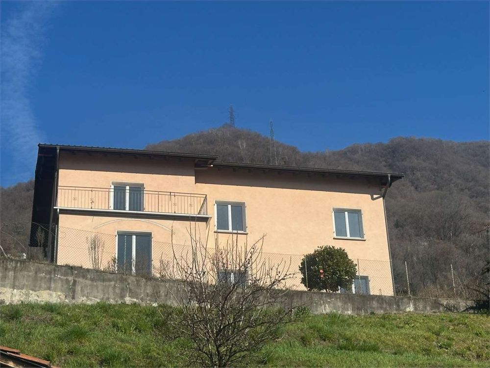Gordola - Casa unifamiliare allo stato grezzo con splendida vista lago -  Bild 1