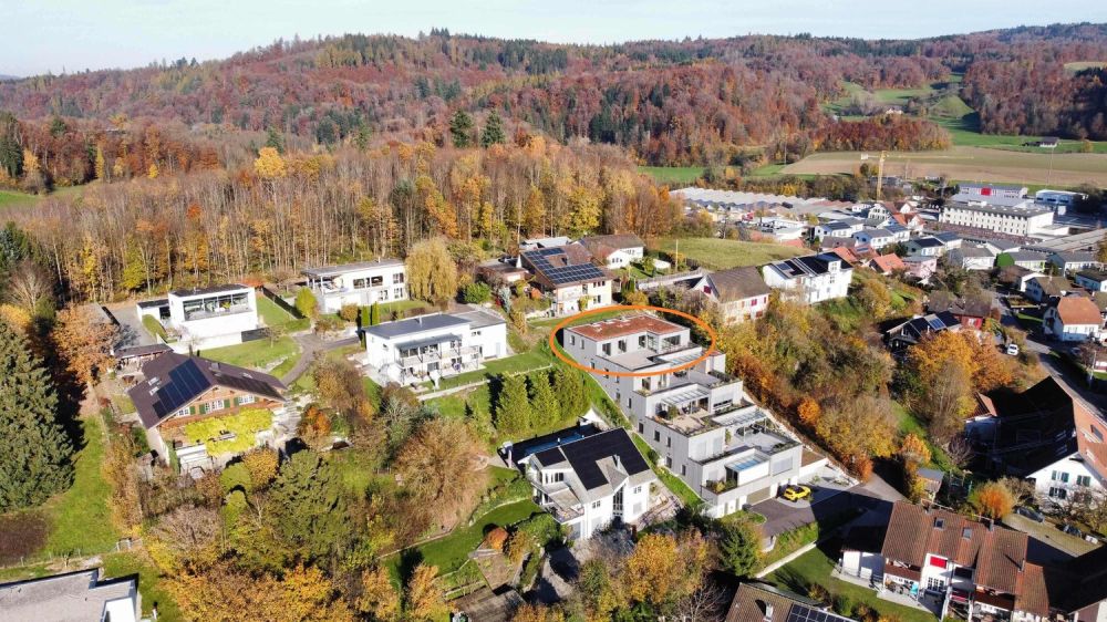 Attikawohnung mit grosser Terrasse inkl. zwei Tiefgaragenparkplätzen an ruhiger Lage. - Bild 4