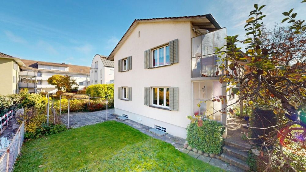 2-Familienhaus mit Potenzial an attraktiver Lage in Wettingen - Aussenansicht (West)