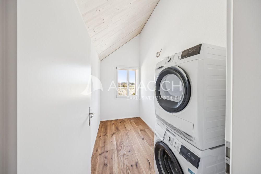 NEUBAU - 3.5 ZIMMER DUPLEX WOHNUNG - Moderner, heller Laundry-Room mit optimaler Ausstattung