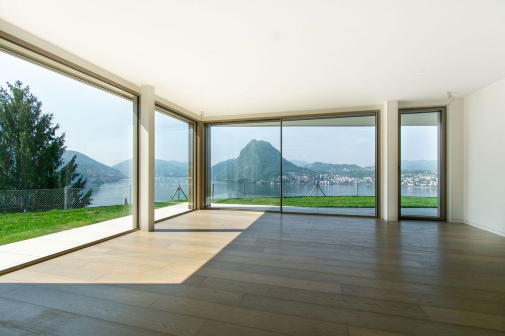 LUSSUOSO APPARTAMENTO CON GIARDINO PANORAMICO E VISTA LAGO -  Bild 1