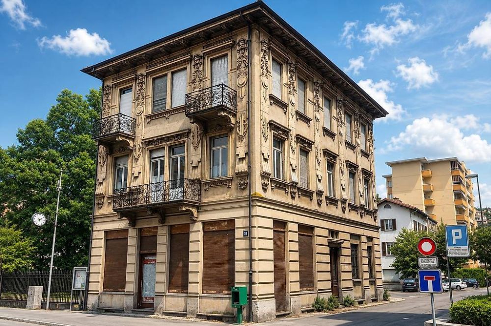 Prestigiosöse historische Villa zur Renovierung, im Herzen von Chiasso -  Bild 1