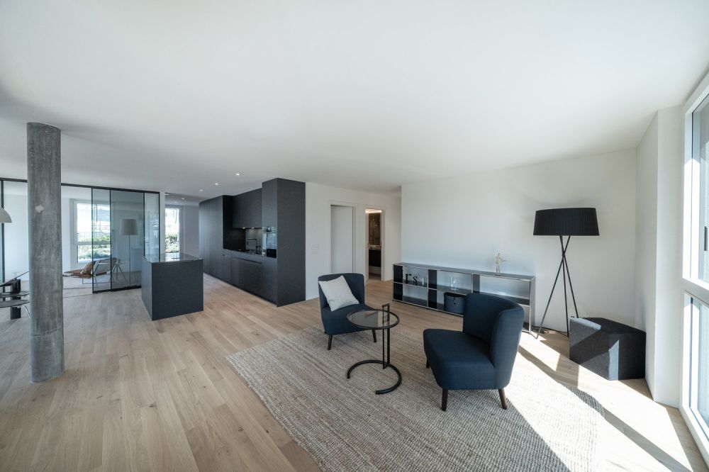 4.5-Zi. Etagenwohnung mit Sonnenterrasse und stilvollem Innenausbau - Bild 2