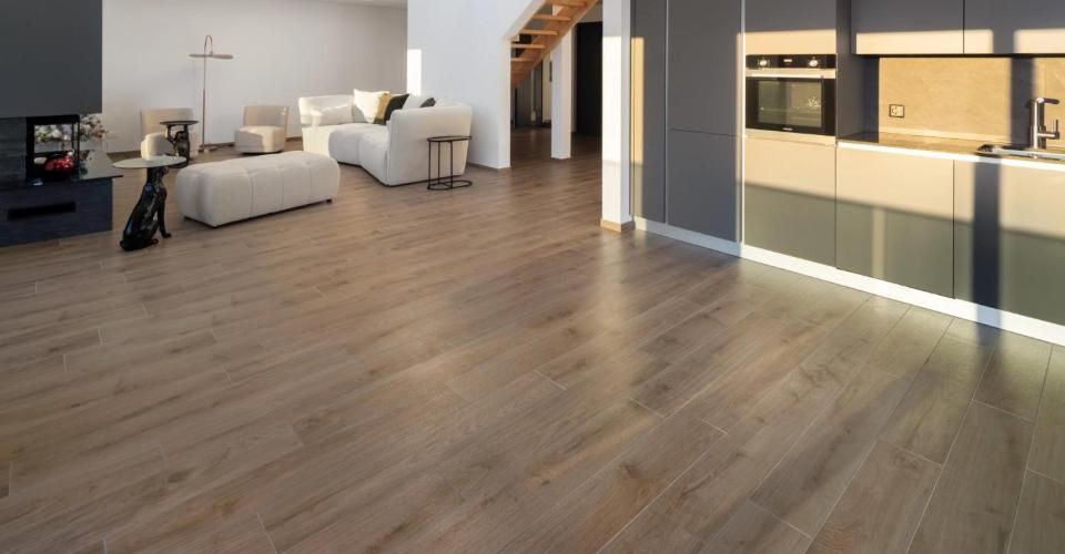 Chalet moderne de 6.5 pièces avec ascenseur, vue panoramique et finiti - Chalet 6.5 pièces - image - 6