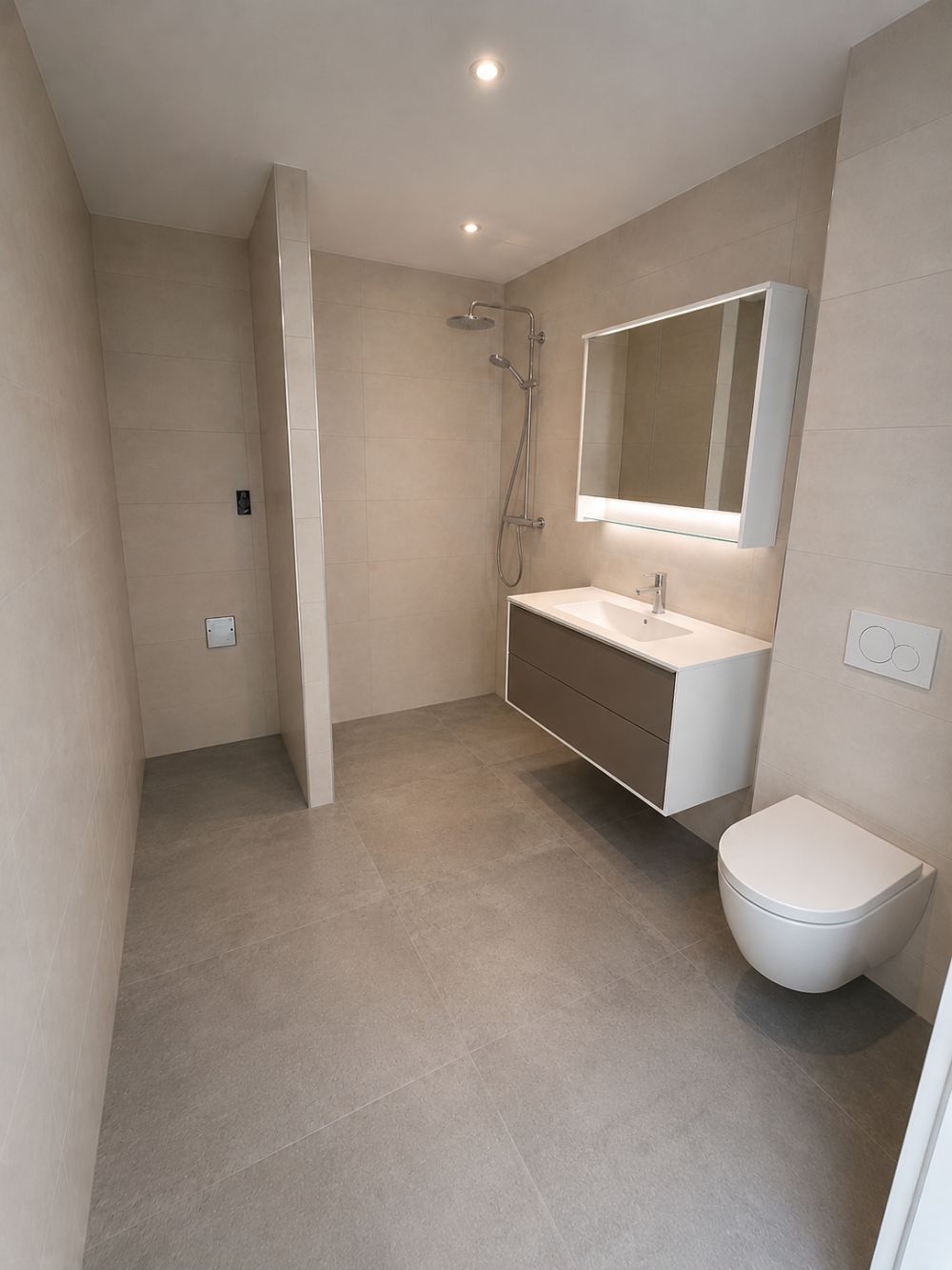 Neue 2.5-Zimmer-Wohnung im 1. Stock mit Balkon – Ideal zum Wohnen oder Investieren -  Bild 3