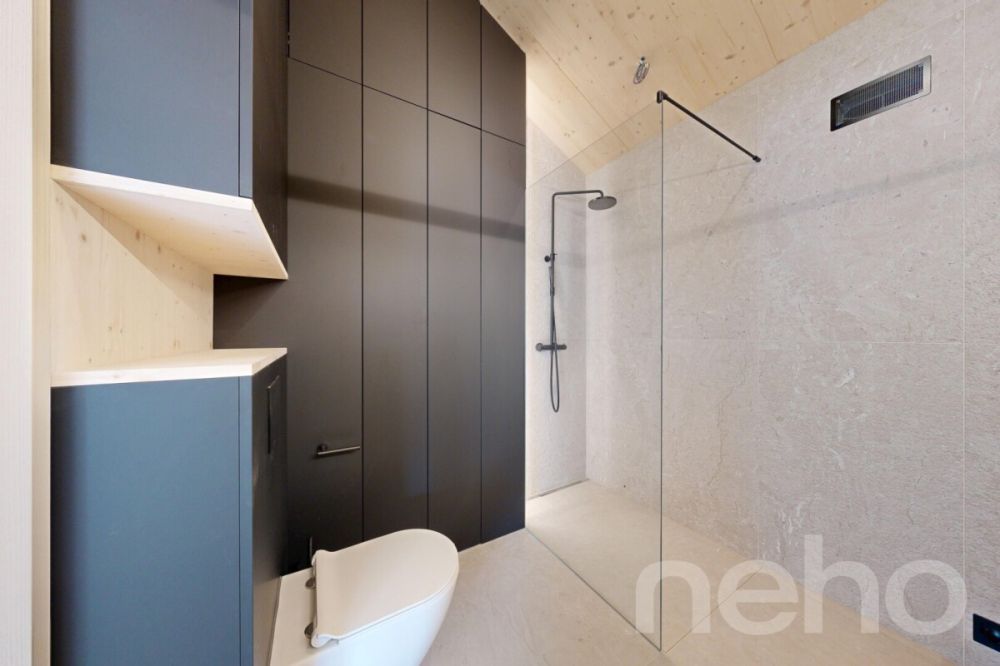 Neubau-Dachgeschosswohnung mit besonderer Architektur und Bergsicht -  Bild 11