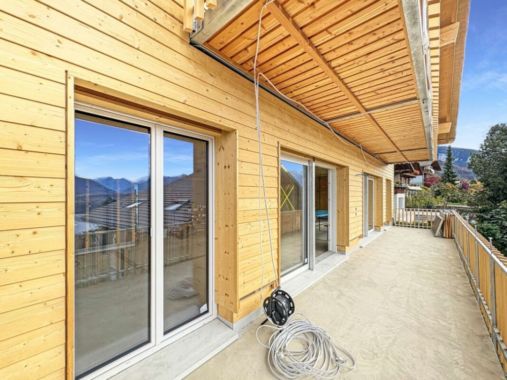 Neubau im Chaletstil, freistehend, modern und mit attraktiver Sicht über den Thunersee in Richtung Niesen und Thun - Bild 8