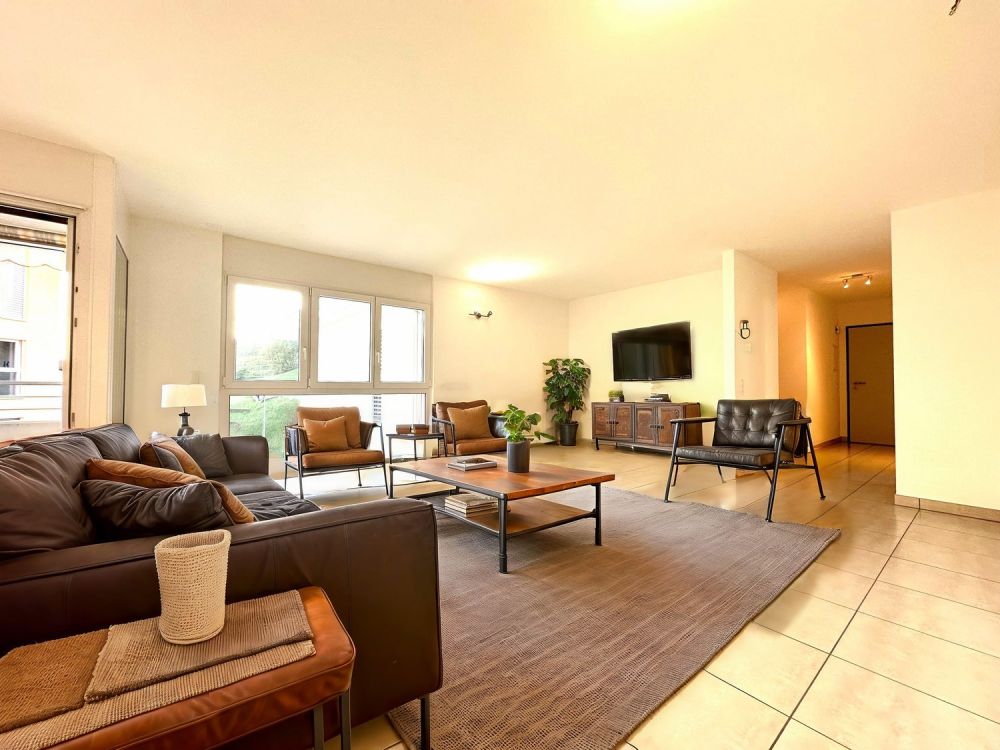 Elegante appartamento 4.5 locali con dotazioni moderne a Castel San Pietro - Image 1