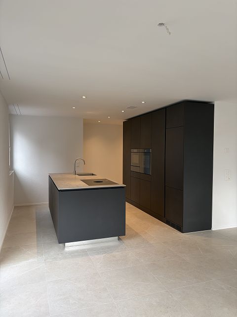 Grosszügige 4.5-Zimmer-Erdgeschosswohnung mit Sitzplatz und Garten - Küche