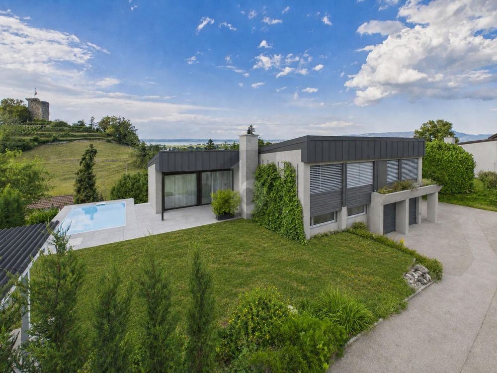 KERNSANIERT MIT GARTEN, POOL UND PANORAMASICHT -  Bild 1