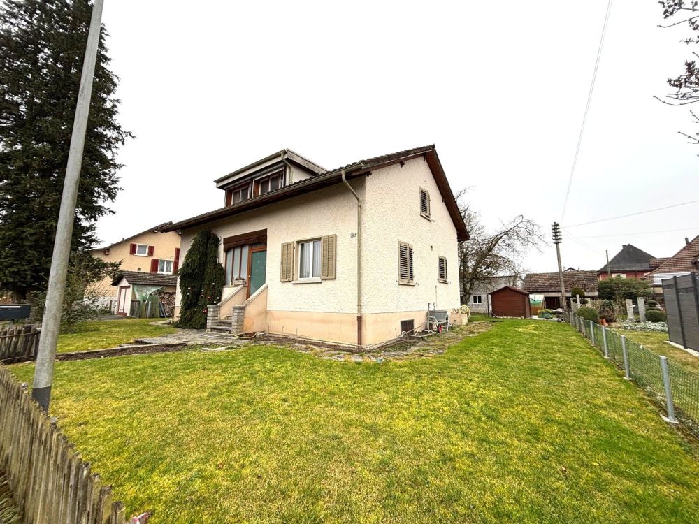 Zentrales Entwicklungsgrundstück in Wohnzone W2 mit 1323 m² - Foto Einfamilienhaus Parzelle 913