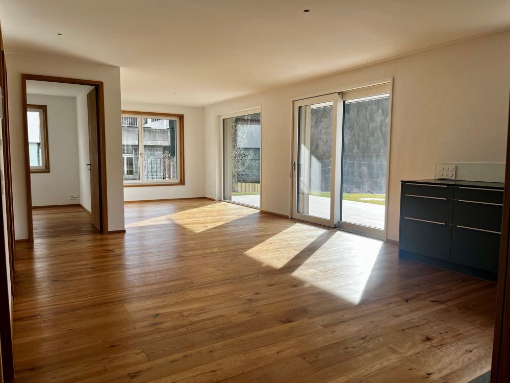 Moderne 3.5-Zimmerwohnung mit Sitzplatz und Bergblick in Rabius (Erstwohnung) - Bild 2