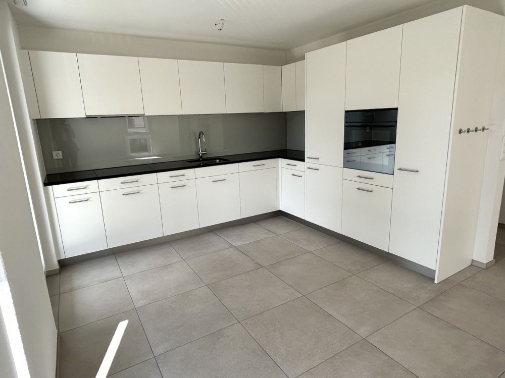 Moderne und helle 4.5-Zimmerwohnung an bester Lage nur 5 Minuten vom Bahnhof Zofingen entfernt zu vermieten! -  Bild 1