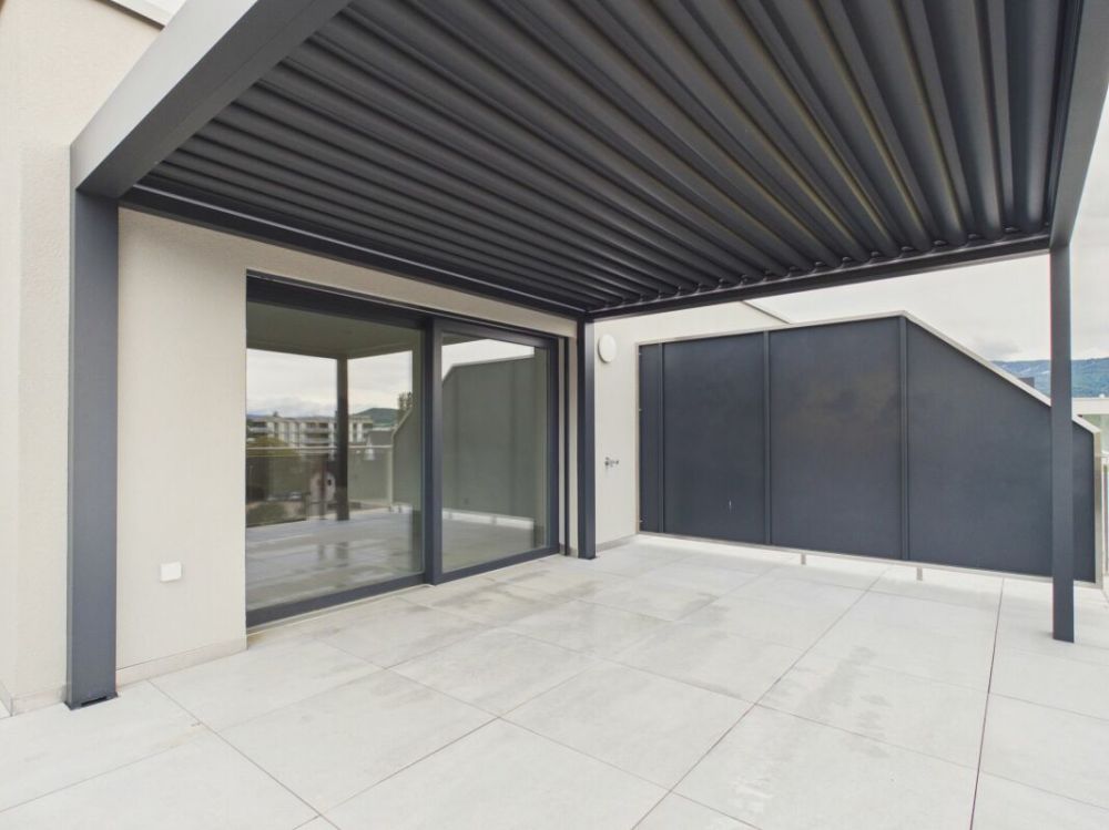 Stilvolle Attikawohnung mit grosser Terrasse und exklusiver Wohnkomfort in Delémont - Terrasse