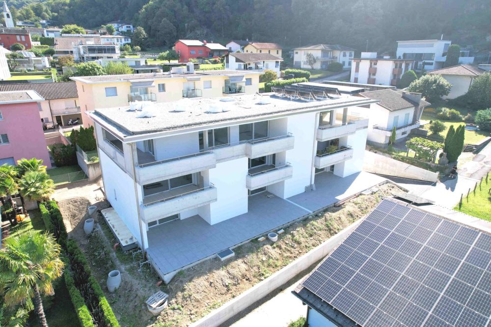 Nuovo spazioso appartamento con grande terrazza e giardinetto - Bild 1