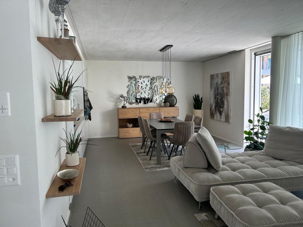 Moderne 3.5-Zimmer-Wohnung mit grossem Balkon und kleinem Garten -  Bild 1