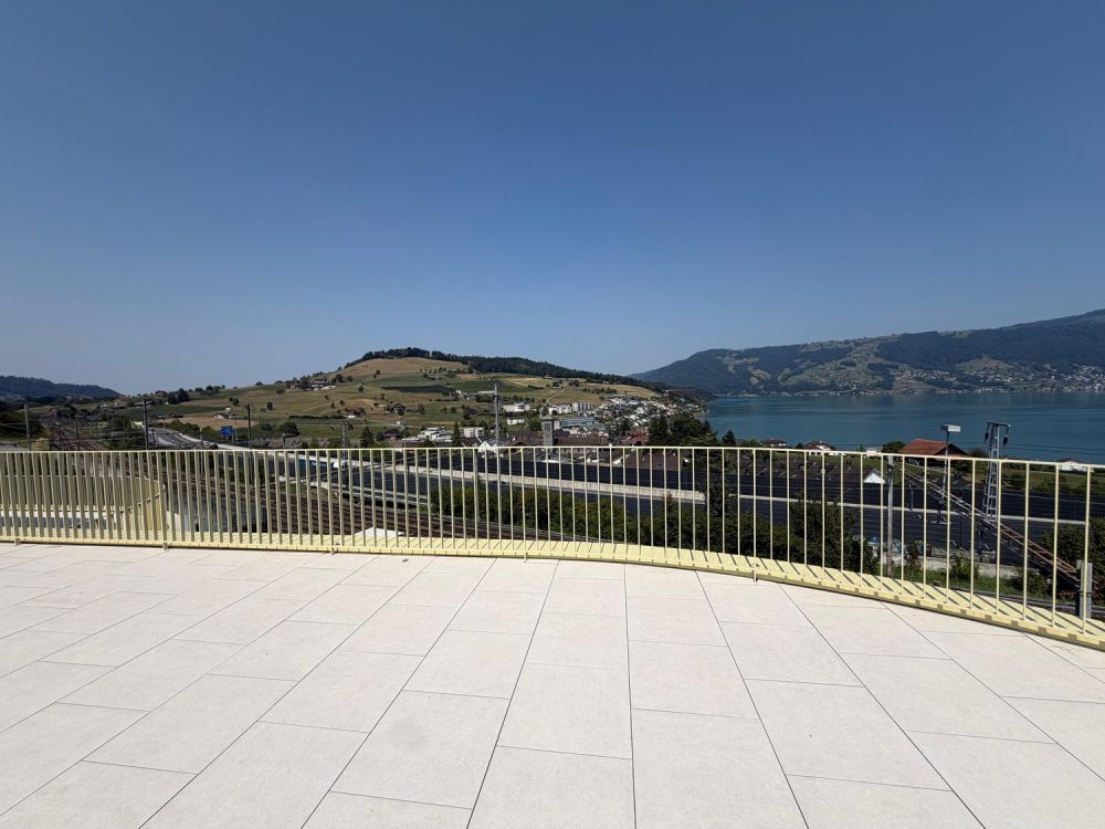 Exklusives Attika-Juwel: Panoramablick über den Zugersee in seiner schönsten Form -  Bild 2