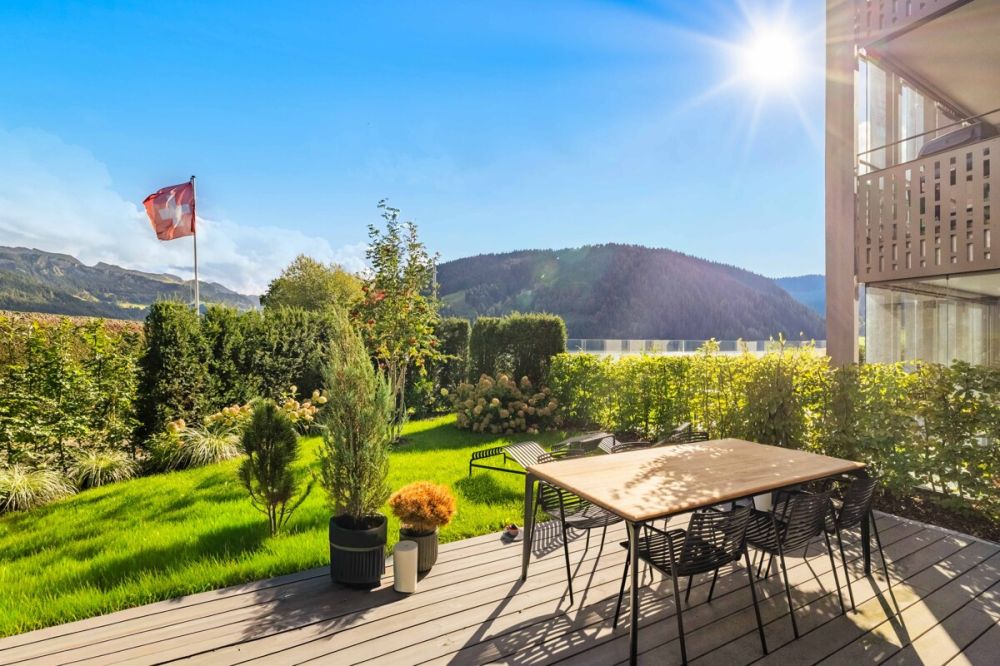 Euthal: Design trifft Natur, Gartenoase am Sihlsee - Bergpanorama und See
