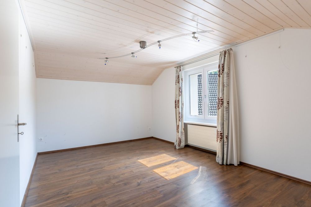Freistehendes 7-Zimmer Einfamilien- oder Generationenhaus -  Bild 9