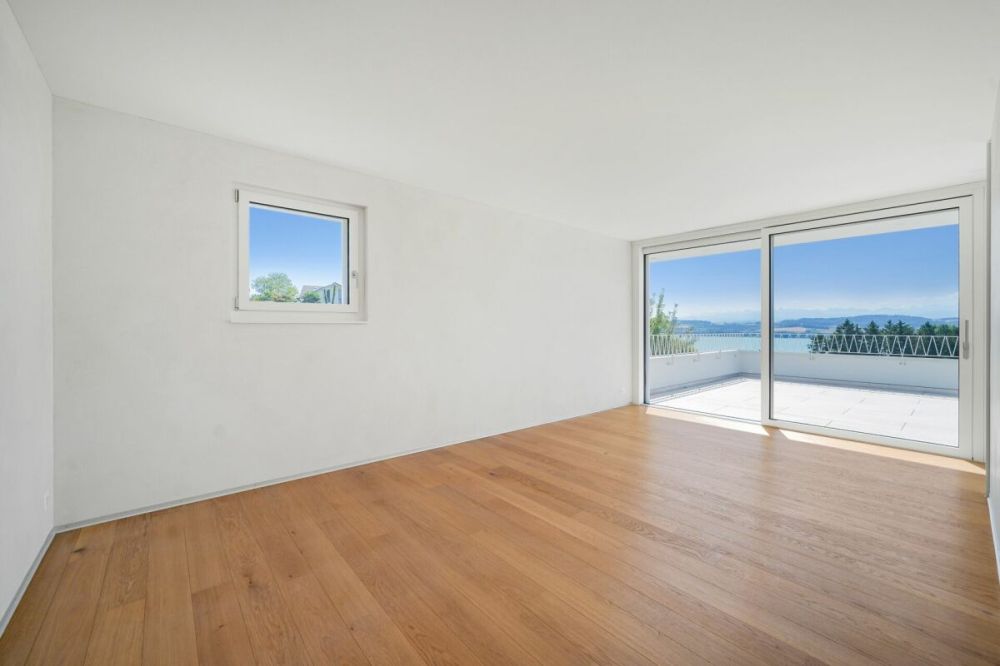 Exklusive 4.5 Zimmer Neubau Terrassenwohnung mit atemberaubender Weitsicht über den Murtensee -  Bild 2