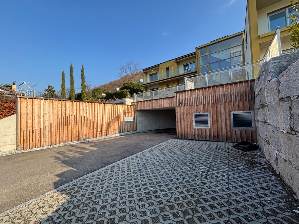 Neues Penthouse in Brusino - Seesicht und Bootsplatz! -  Bild 1