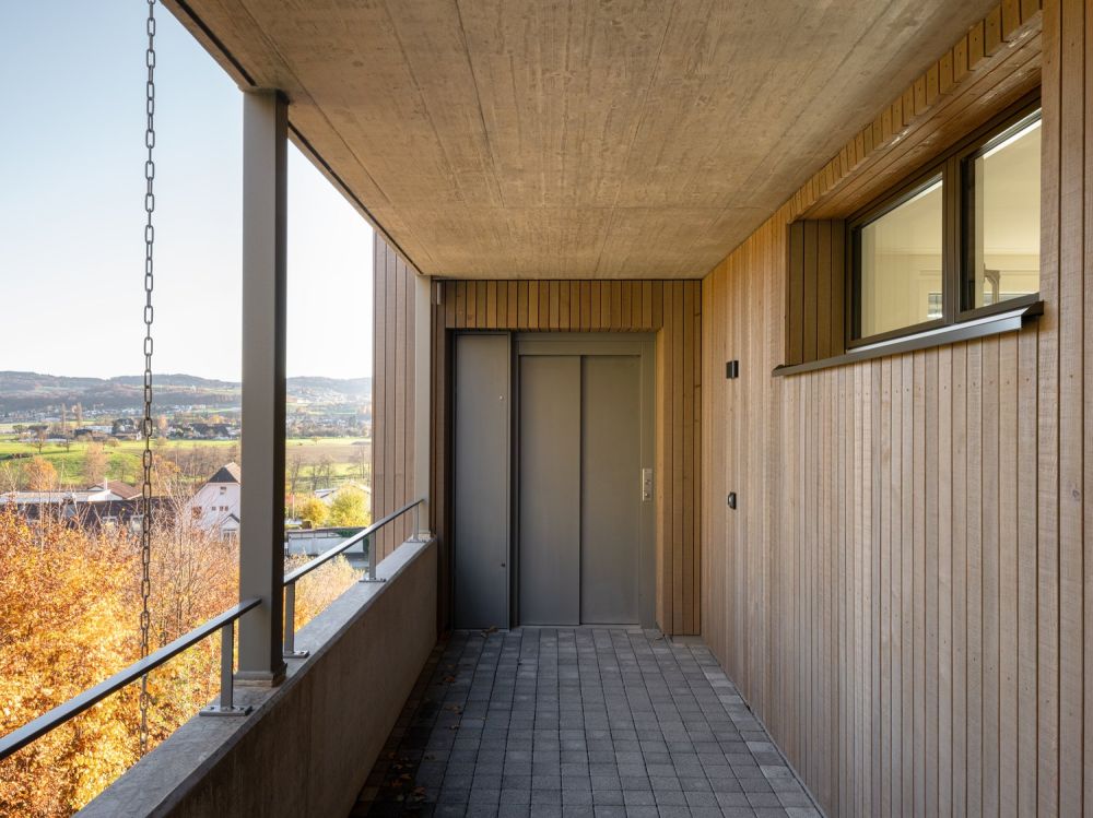 Attikawohnung mit grosser Terrasse inkl. zwei Tiefgaragenparkplätzen an ruhiger Lage. - Bild 9