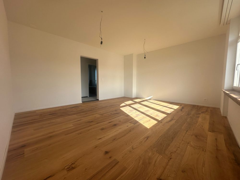 Erstbezug nach Kernsanierung: Noch 3 Moderne 4.5-Zimmer-Wohnungen mit Balkon zur Verfügung - Zimmer 4