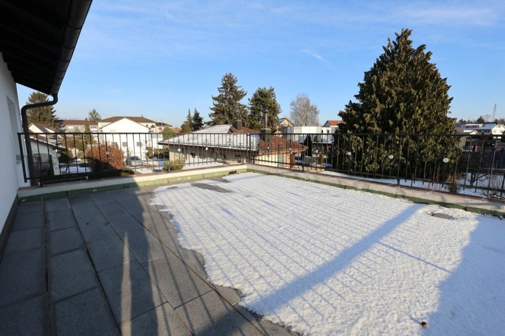 Viel Platz für Familie & Generationen: saniertes Haus mit Garten, Terrasse & Garage Kopie - Bild 12
