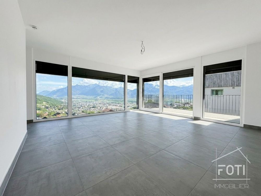 LOCATION-VERKAUF: Einzelvilla NEU mit 4,5 Zimmern und schönem Blick auf die Ebene. - Salon
