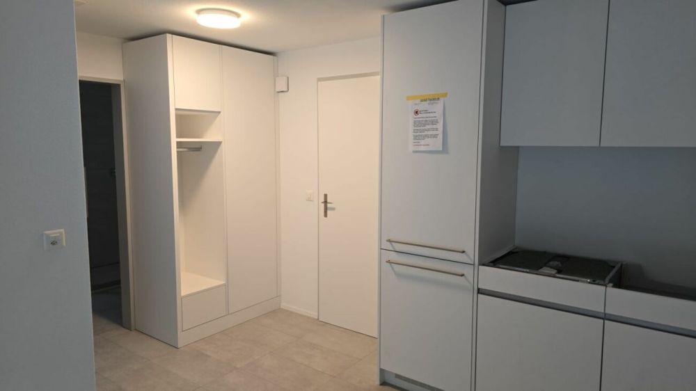 Schmucke 2,5 Zi mit Privatsitzplatz -  Bild 3