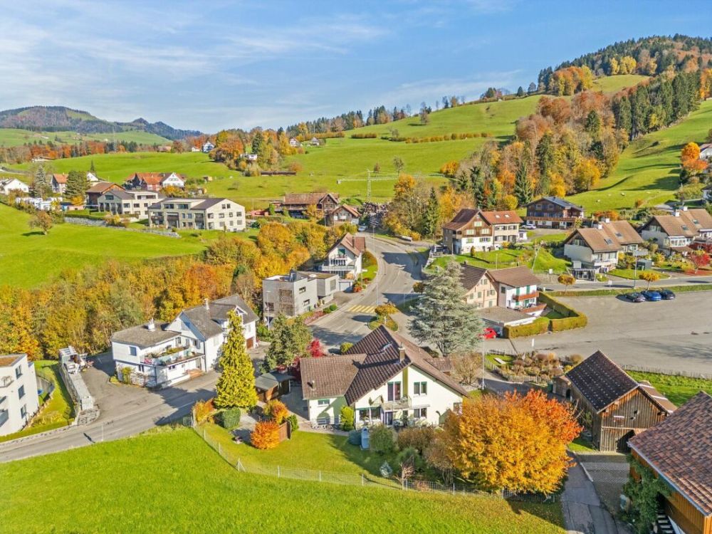 Befristetes Mietverhältnis: 6,5-Zimmerwohnung mit attraktivem Grundriss, viel Platz und vielseitigem Aussenbereich -  Bild 1