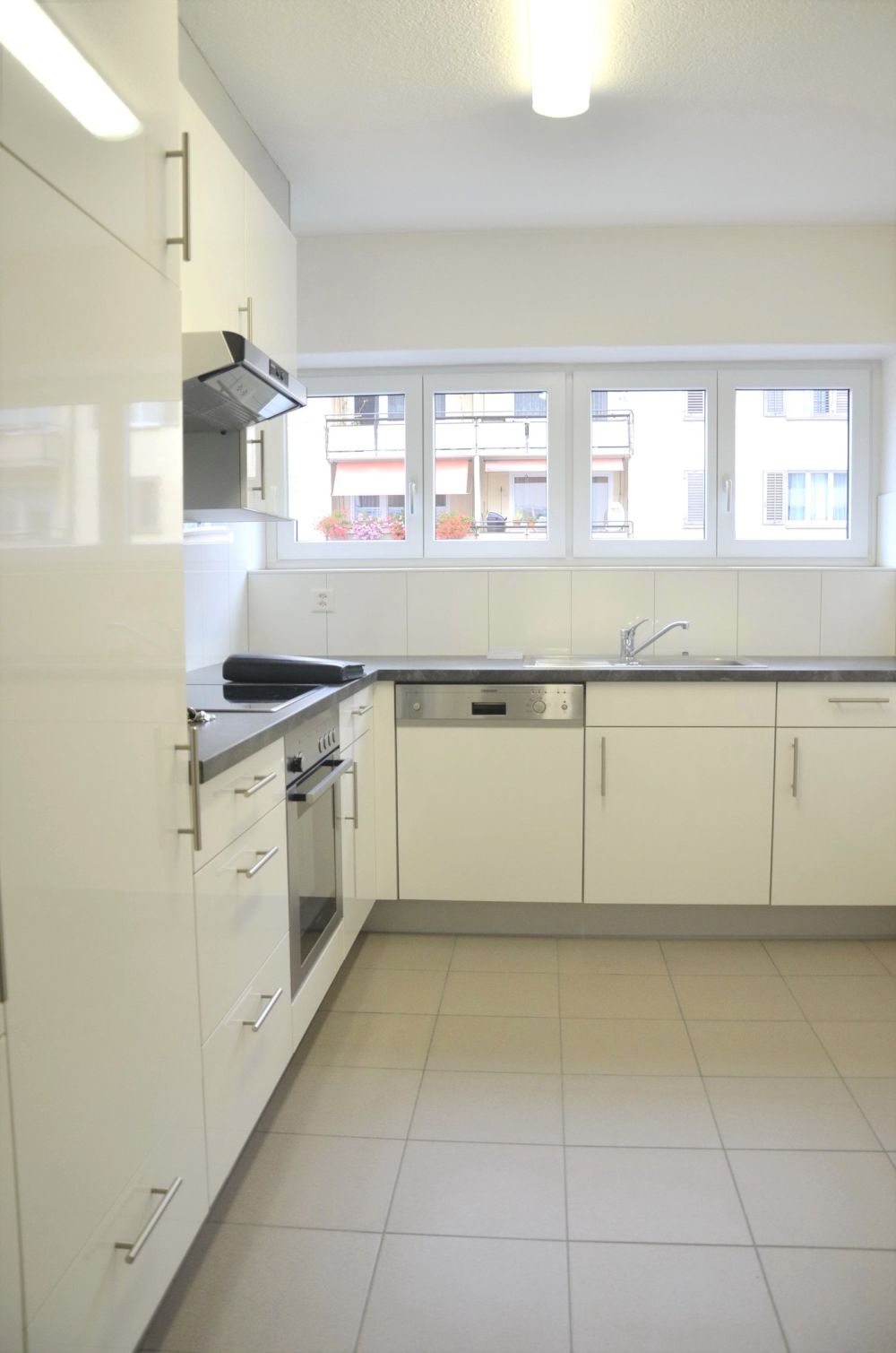 Moderne 3-Zimmer-Wohnung mit Balkon an zentraler Lage -  Bild 2