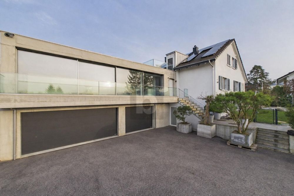 MODERNES JUWEL MIT POOL, SAUNA UND AUSSICHT -  Bild 1