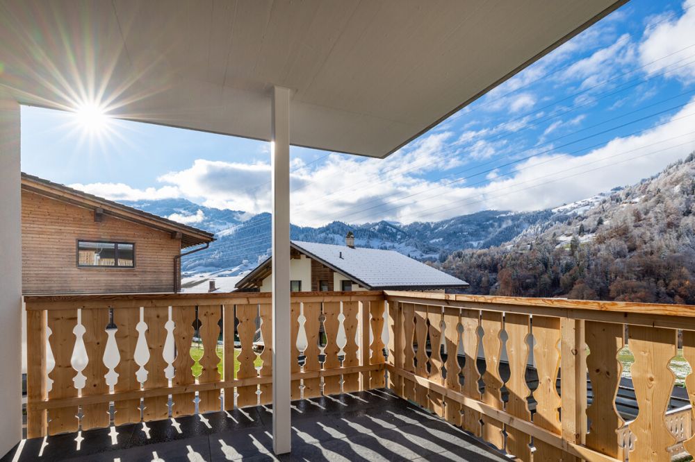 Lunden im Prättigau: Wohnung im Erstbezug mit Ruhe und Privatsphäre - DS831_2.2_Lunden_Balkon