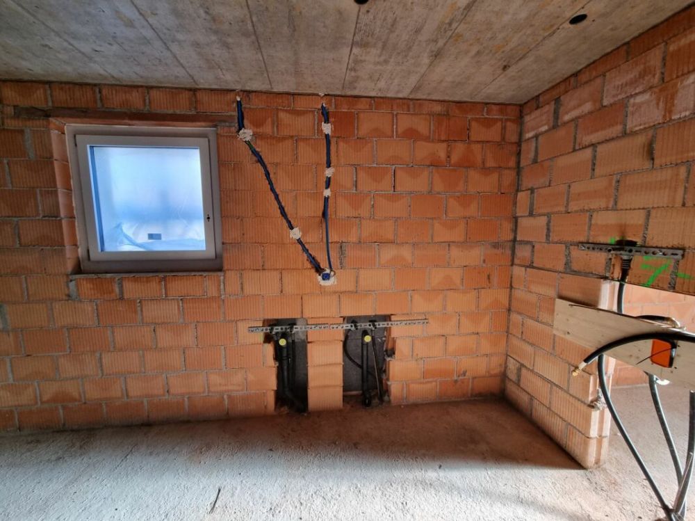 Neubau mit Lebensqualität - Hausteil mit eigenem Umschwung - Rohbau Nasszelle