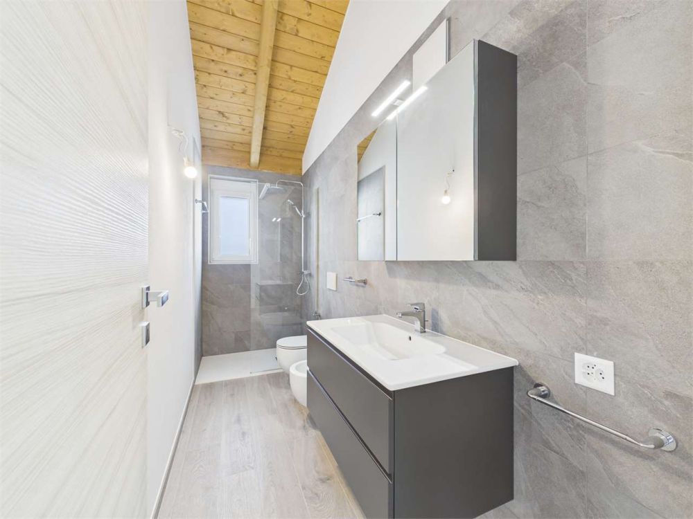 Nuova villa immersa nel verde a Sant'Antonino - Bild 10